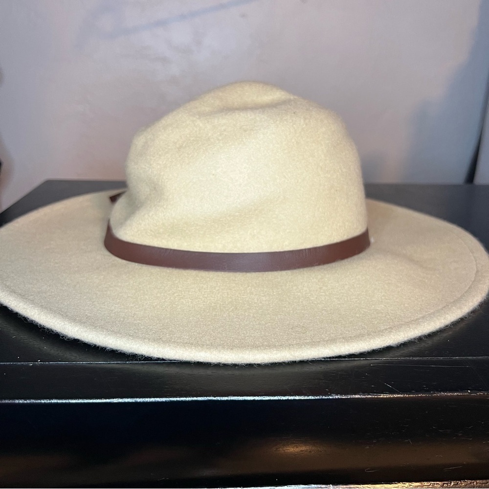 NWT Cream Color Wool Hat. By Universal Thread - Picture 2 of 3